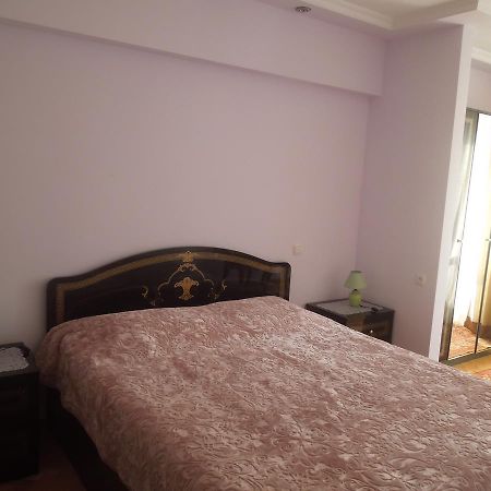 Nellie'S Apartment Батуми Экстерьер фото