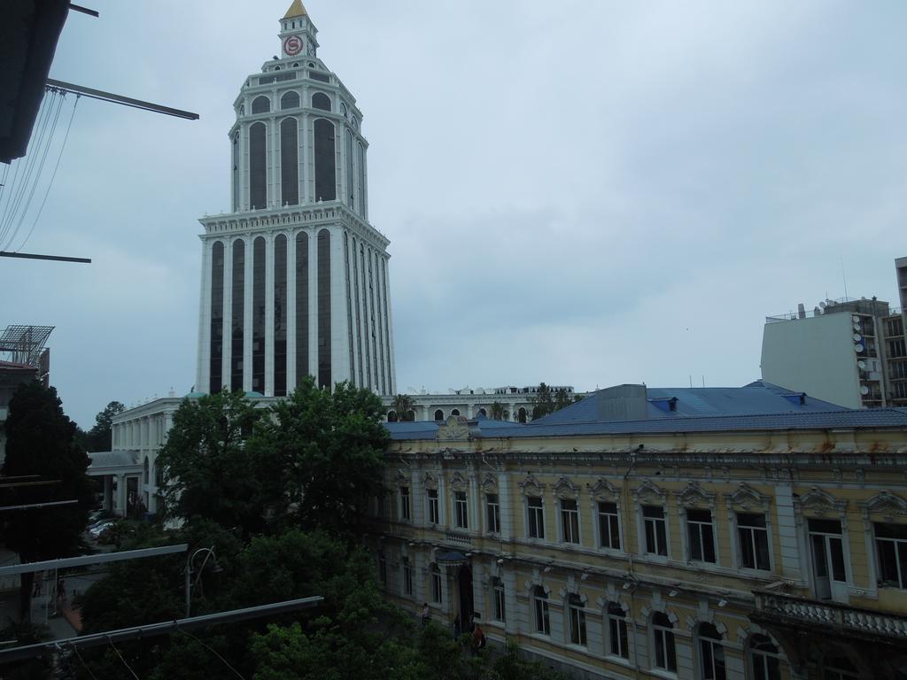 Nellie'S Apartment Батуми Экстерьер фото