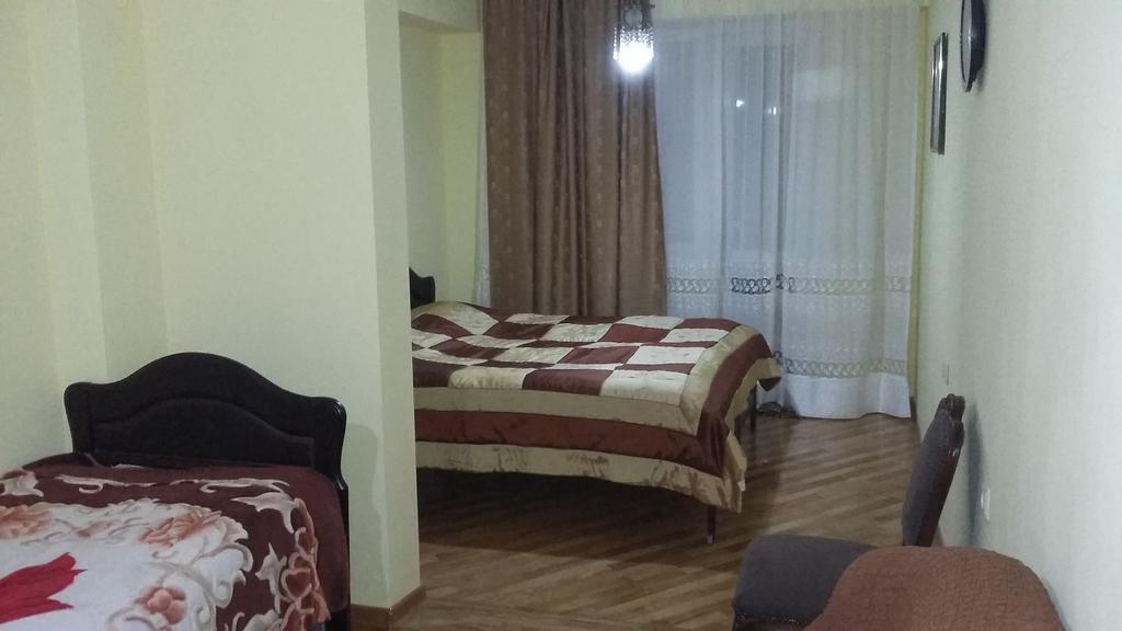 Nellie'S Apartment Батуми Экстерьер фото