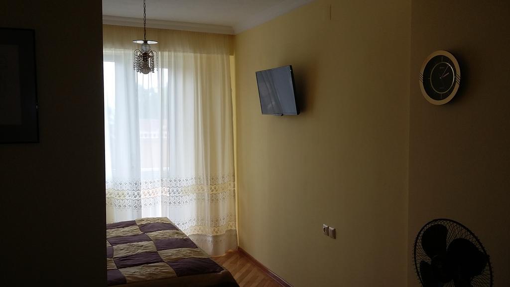 Nellie'S Apartment Батуми Экстерьер фото