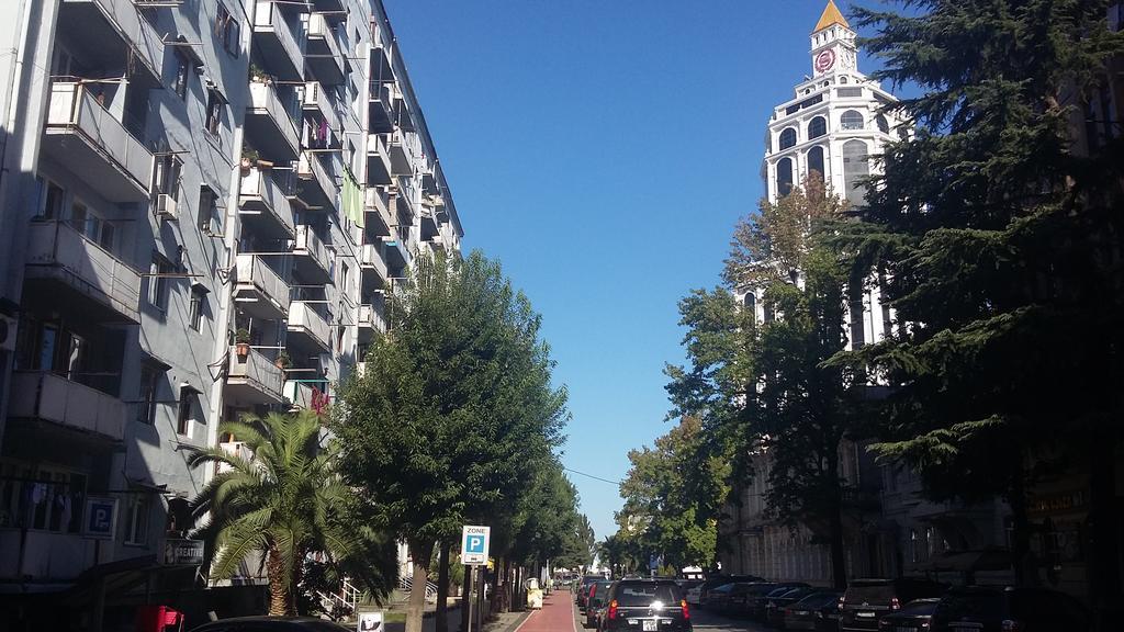 Nellie'S Apartment Батуми Экстерьер фото