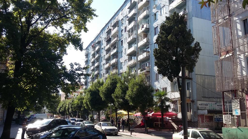 Nellie'S Apartment Батуми Экстерьер фото