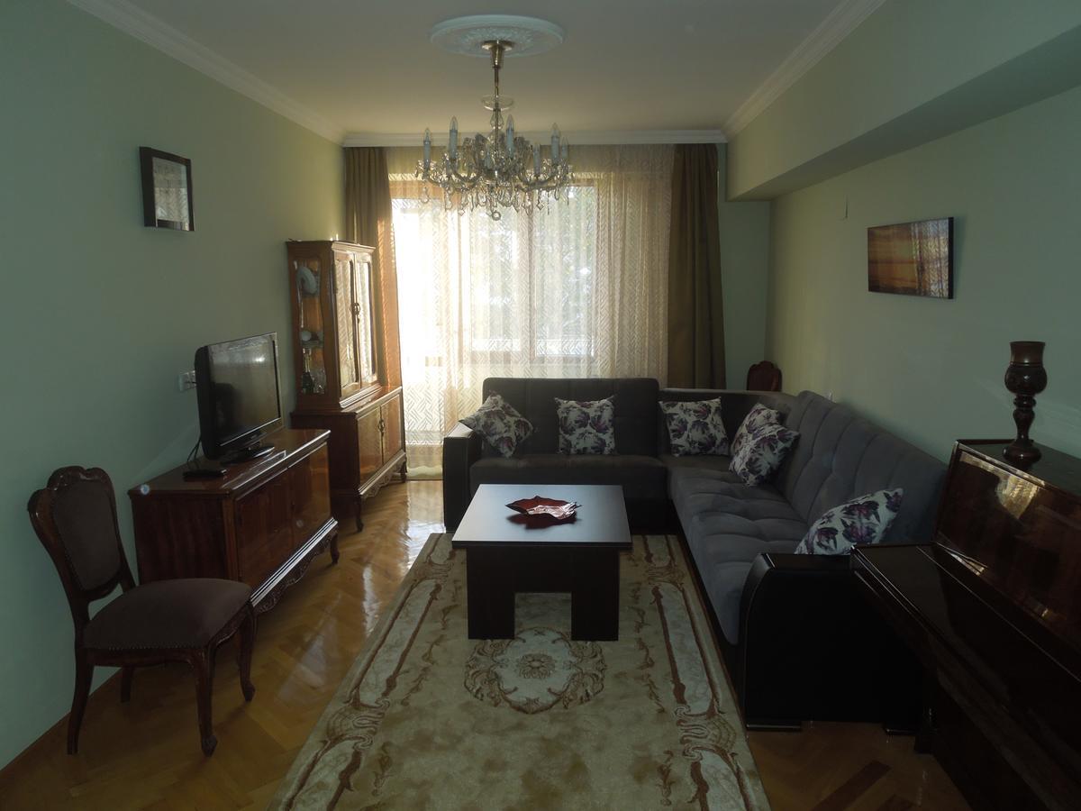 Nellie'S Apartment Батуми Экстерьер фото