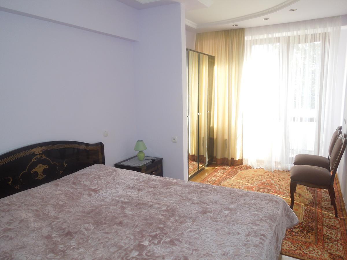 Nellie'S Apartment Батуми Экстерьер фото