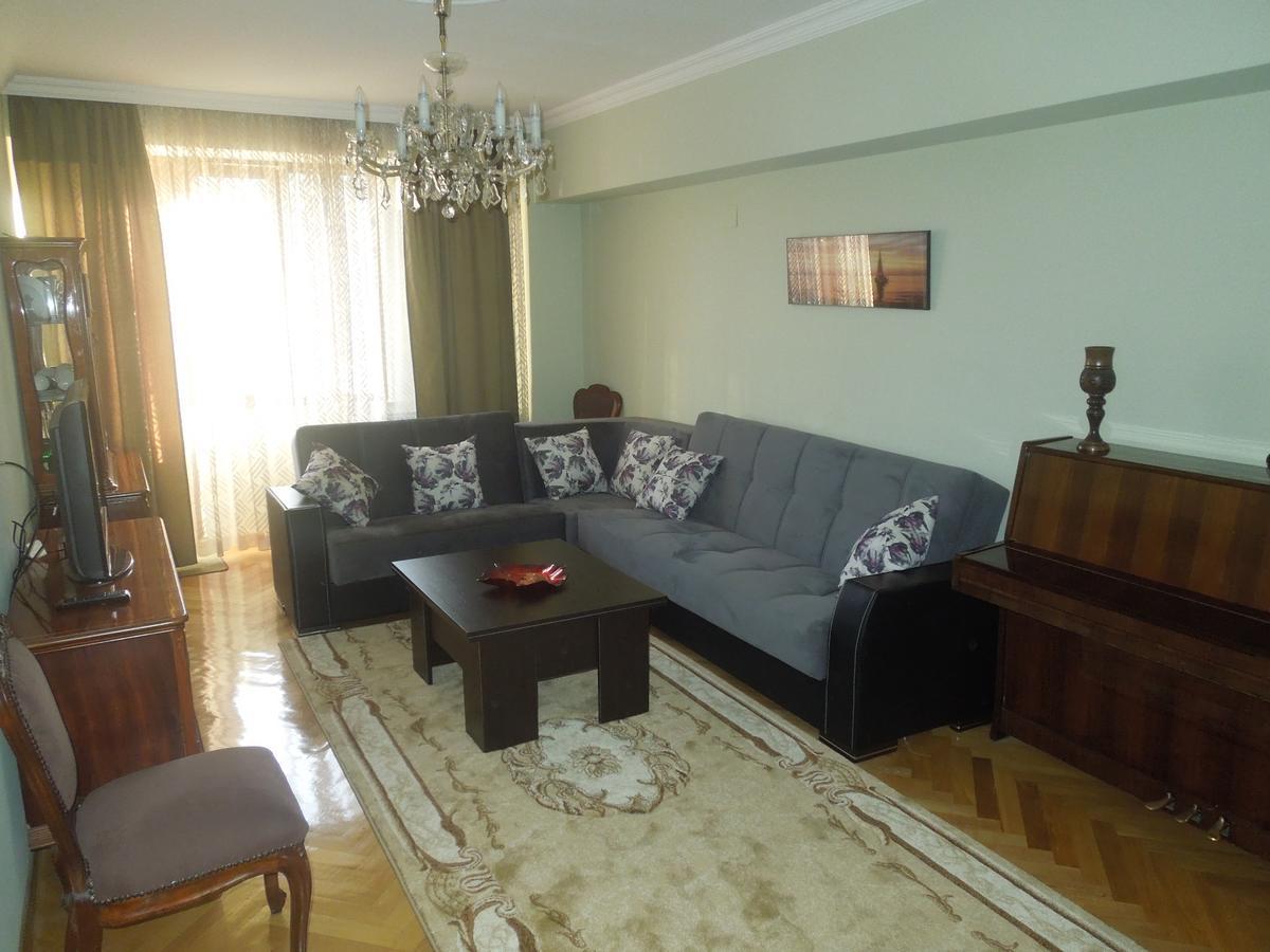 Nellie'S Apartment Батуми Экстерьер фото